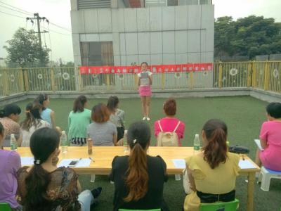 老师们参加最美幼儿教师演讲比赛