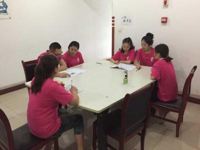 进行校本教材的研讨