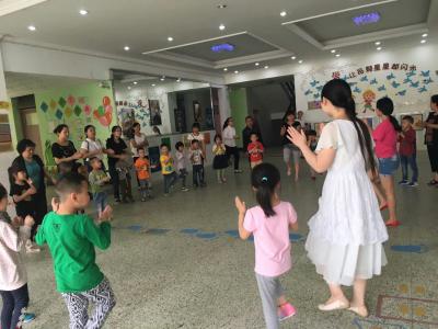 温江译美幼儿园与我园进行六一活动